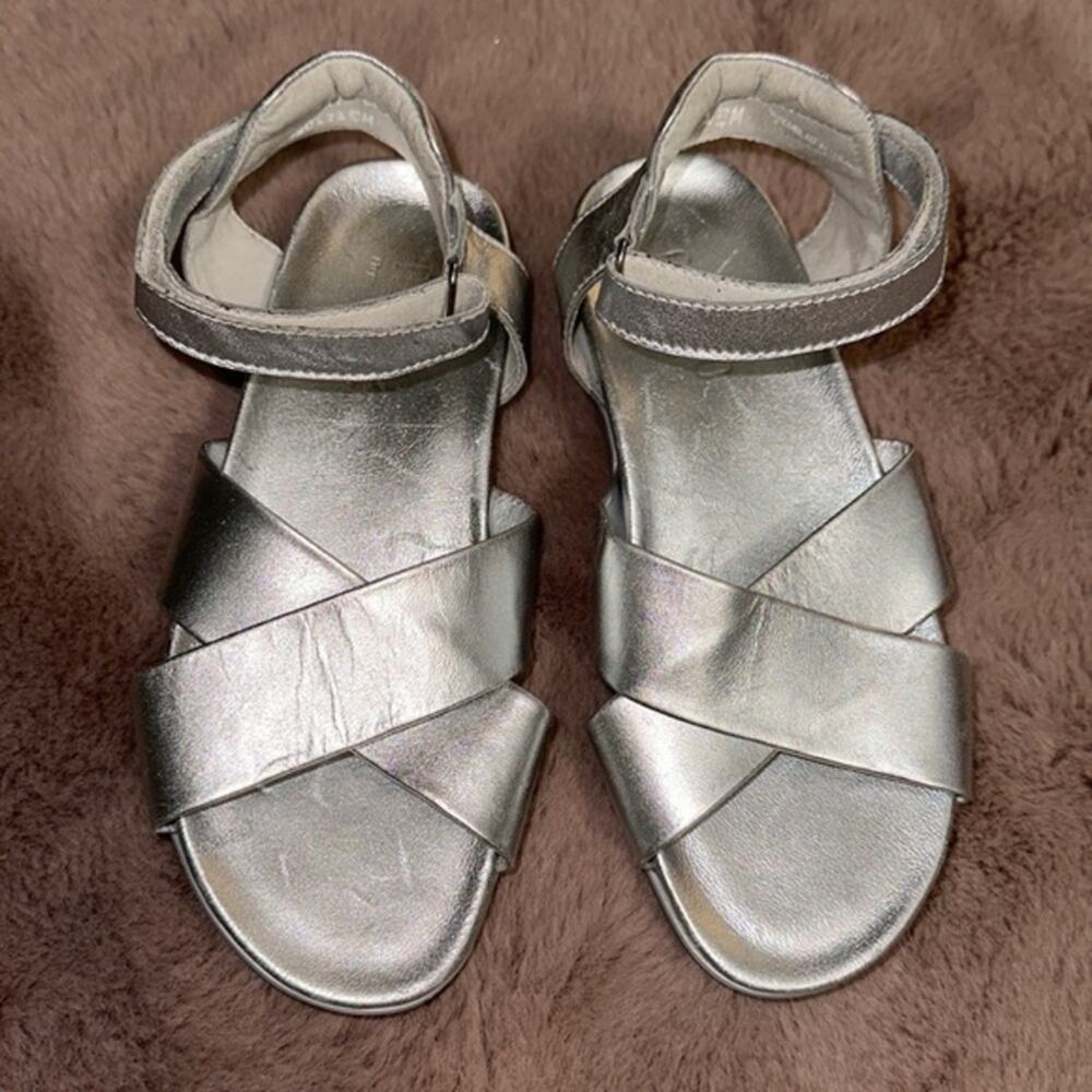 Munro Shoes | Silver Kid Leather Brinn Leather Sandal - Women Size 5.5